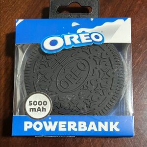 Oreo Cookie-Shaped Power Bank